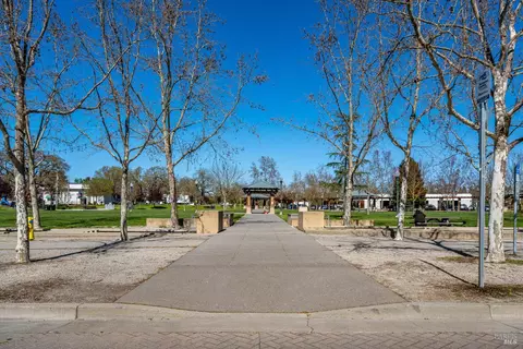 Exterior - 472 Emily Rose Cir, Windsor, CA 95492 photo 2 of 10