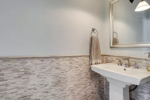 Bath - 472 Emily Rose Cir, Windsor, CA 95492 photo 4 of 7