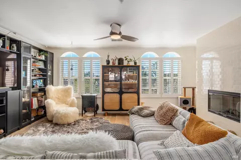 Living - 472 Emily Rose Cir, Windsor, CA 95492 photo 1 of 8