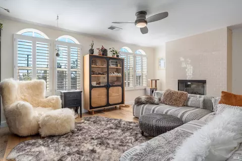 Living - 472 Emily Rose Cir, Windsor, CA 95492 photo 5 of 8