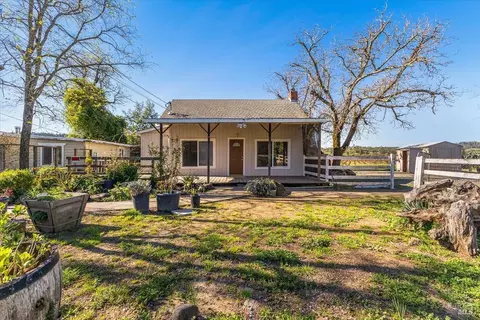 21399 River Ln, Geyserville, CA 95441