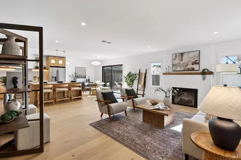 2034 Augustan Ave, Santa Rosa, CA 95404
