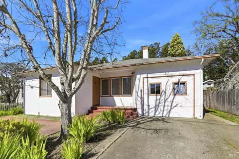 31 Claus Dr, Fairfax, CA 94930