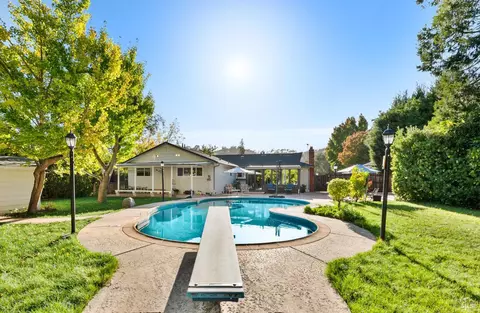 477 N Meadowview Ct, Vacaville, CA 95688