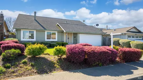 1636 Caulfield Ln, Petaluma, CA 94954
