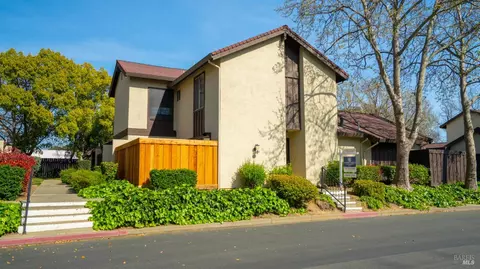 149 Fairoaks Dr, Vacaville, CA 95688