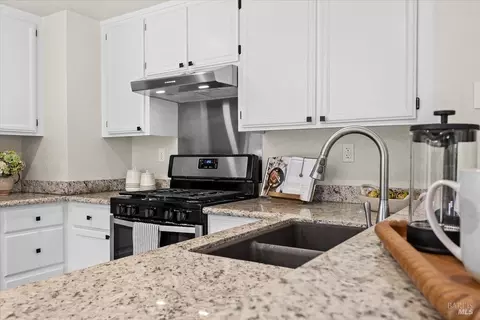 Kitchen - 9524 Sheffield St, Windsor, CA 95492 photo 2 of 5