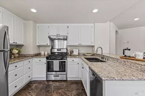 Kitchen - 9524 Sheffield St, Windsor, CA 95492 photo 3 of 5