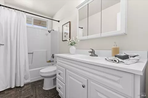 Bath - 9524 Sheffield St, Windsor, CA 95492 photo 6 of 6