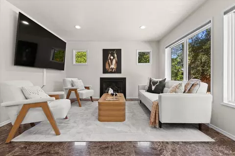 Living - 9524 Sheffield St, Windsor, CA 95492 photo 7 of 7