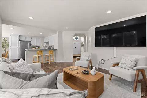 Living - 9524 Sheffield St, Windsor, CA 95492 photo 3 of 7