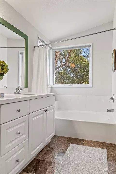Bath - 9524 Sheffield St, Windsor, CA 95492 photo 4 of 6