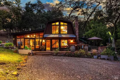 350 Canyon Rd, Geyserville, CA 95441