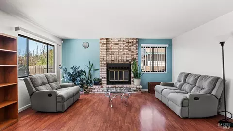 Living - 171 Ancheta Pl, Vallejo, CA 94591 photo 3 of 5
