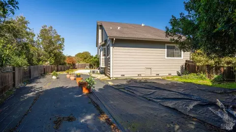 Exterior - 171 Ancheta Pl, Vallejo, CA 94591 photo 6 of 10