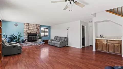 Living - 171 Ancheta Pl, Vallejo, CA 94591 photo 4 of 5