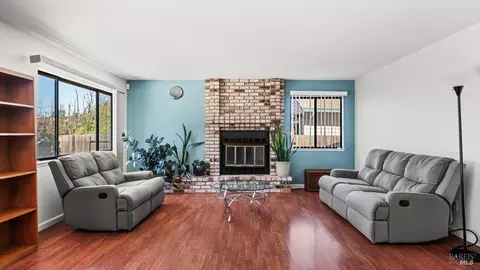 Living - 171 Ancheta Pl, Vallejo, CA 94591 photo 2 of 3