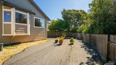Exterior - 171 Ancheta Pl, Vallejo, CA 94591 photo 5 of 10