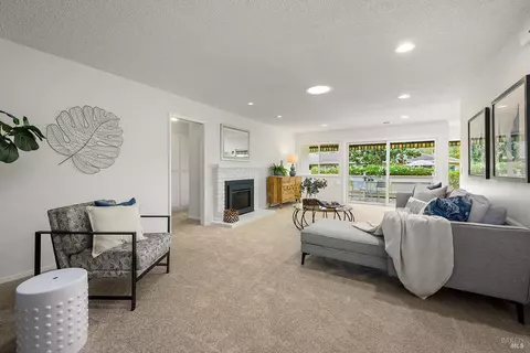 333 Twin Lakes Dr, Santa Rosa, CA 95409