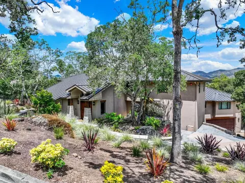 5 Old Coach Rd, Napa, CA 94558