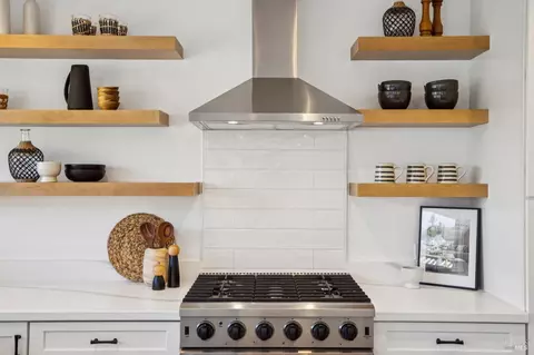 Kitchen - 302 Starling Rd, Mill Valley, CA 94941 photo 3 of 6