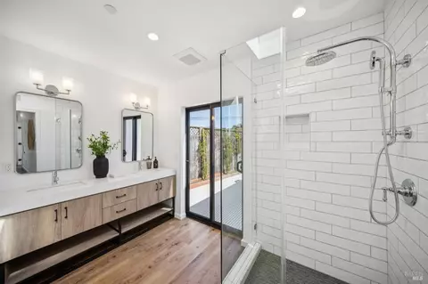 Bath - 302 Starling Rd, Mill Valley, CA 94941 photo 1 of 4