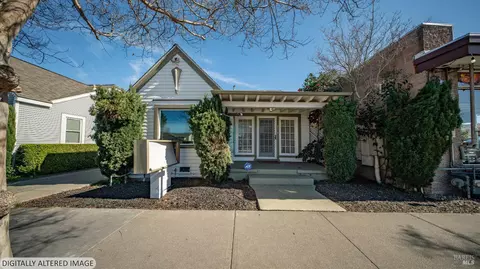 712 E Washington St, Petaluma, CA 94952