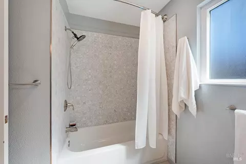 Bath - 8148 Bodega Ave, Sebastopol, CA 95472 photo 3 of 3