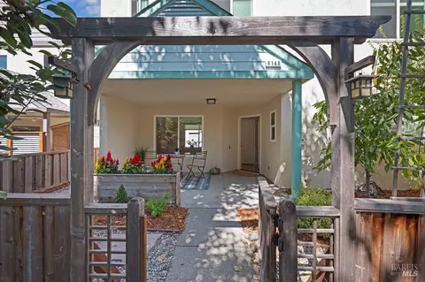 Exterior - 8148 Bodega Ave, Sebastopol, CA 95472 photo 4 of 12