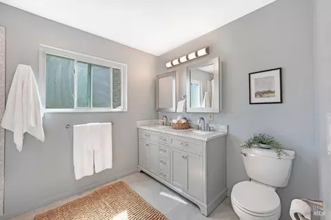 Bath - 8148 Bodega Ave, Sebastopol, CA 95472 photo 2 of 3