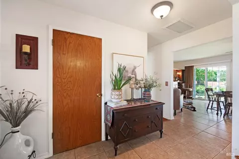 Entry Way - 23180 Maffei Rd, Sonoma, CA 95476 photo 2 of 2