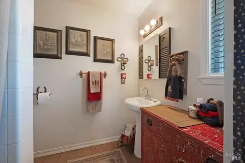 Bath - 23180 Maffei Rd, Sonoma, CA 95476 photo 3 of 3