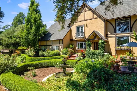 Exterior - 4038 E 3rd Ave, Napa, CA 94558 photo 2 of 43