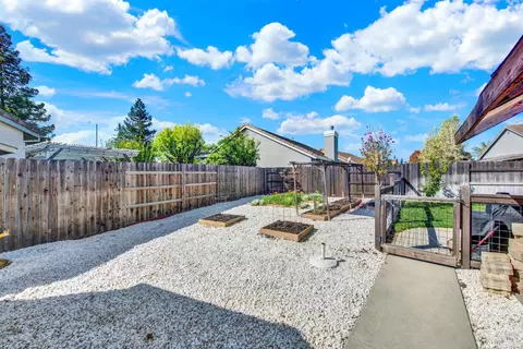 Exterior - 2045 Keel Ct, Dixon, CA 95620 photo 6 of 19