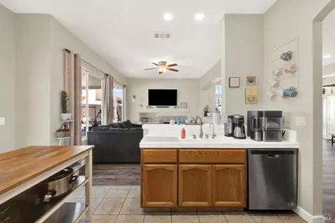 Kitchen - 2045 Keel Ct, Dixon, CA 95620 photo 8 of 8