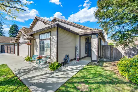 Exterior - 2045 Keel Ct, Dixon, CA 95620 photo 3 of 19