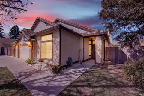 Exterior - 2045 Keel Ct, Dixon, CA 95620 photo 18 of 19