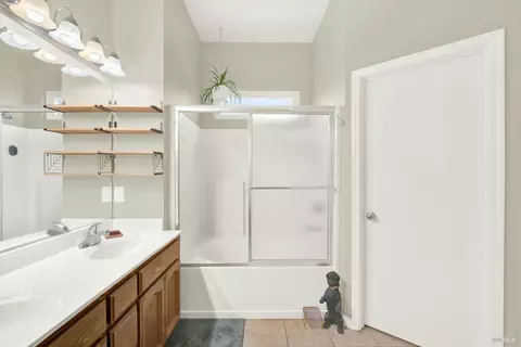 Bath - 2045 Keel Ct, Dixon, CA 95620 photo 1 of 3