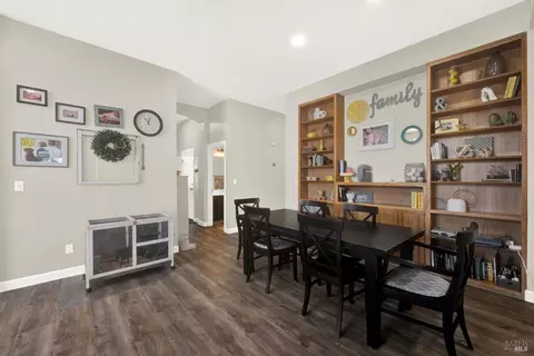 Dining - 2045 Keel Ct, Dixon, CA 95620 photo 3 of 4