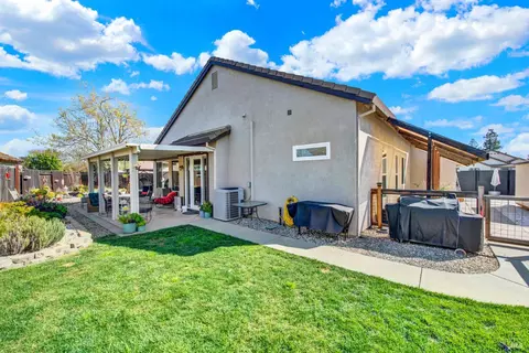 Exterior - 2045 Keel Ct, Dixon, CA 95620 photo 4 of 19