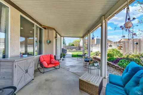 Exterior - 2045 Keel Ct, Dixon, CA 95620 photo 12 of 19