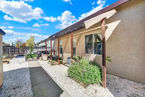 Exterior - 2045 Keel Ct, Dixon, CA 95620 photo 8 of 19