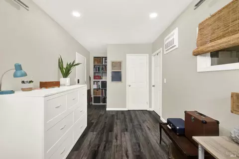 Entry Way - 2045 Keel Ct, Dixon, CA 95620 photo 2 of 2