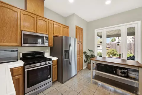 Kitchen - 2045 Keel Ct, Dixon, CA 95620 photo 7 of 8