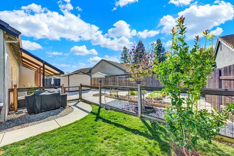 Exterior - 2045 Keel Ct, Dixon, CA 95620 photo 5 of 19