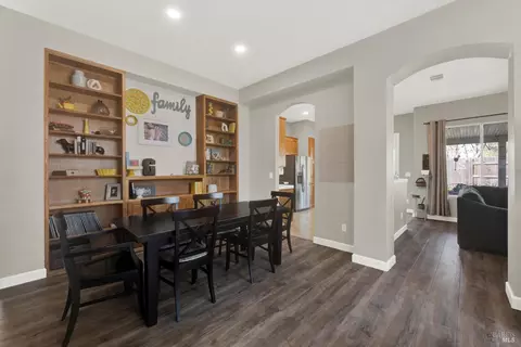 Dining - 2045 Keel Ct, Dixon, CA 95620 photo 2 of 4