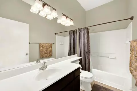 Bath - 2045 Keel Ct, Dixon, CA 95620 photo 3 of 3