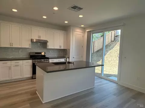 211 Echols Dr, Martinez, CA 94553 photo 4