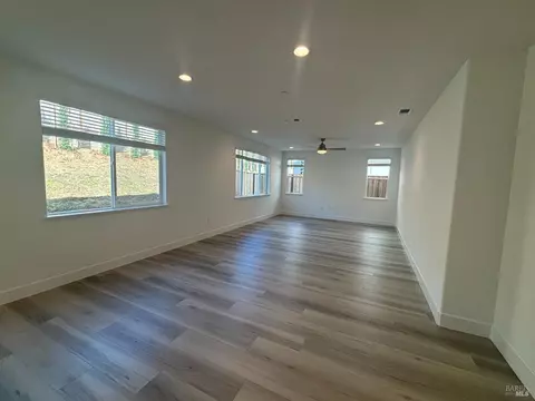 211 Echols Dr, Martinez, CA 94553 photo 2