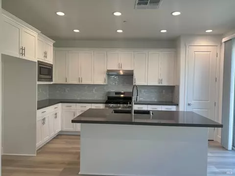 211 Echols Dr, Martinez, CA 94553 photo 3